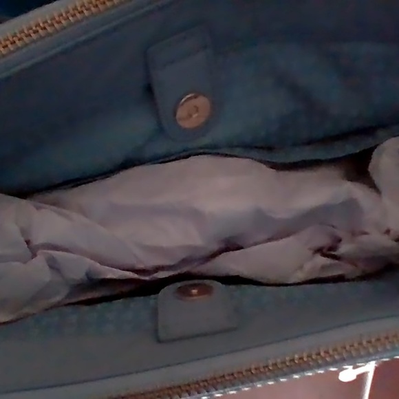 Kate Spade Clutch with Removable Strap. - Picture 4 of 8